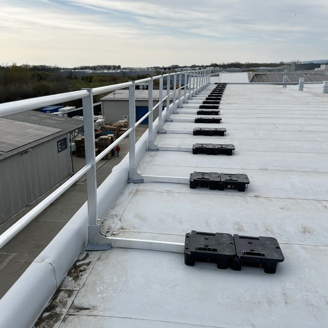 Maintenance of photovoltaic systems: safety according to GUARD railing 